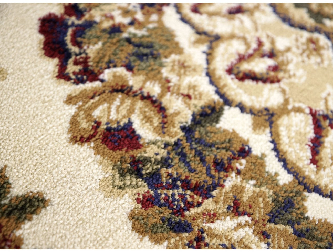 covor-clasic-verde-detaliu-floral