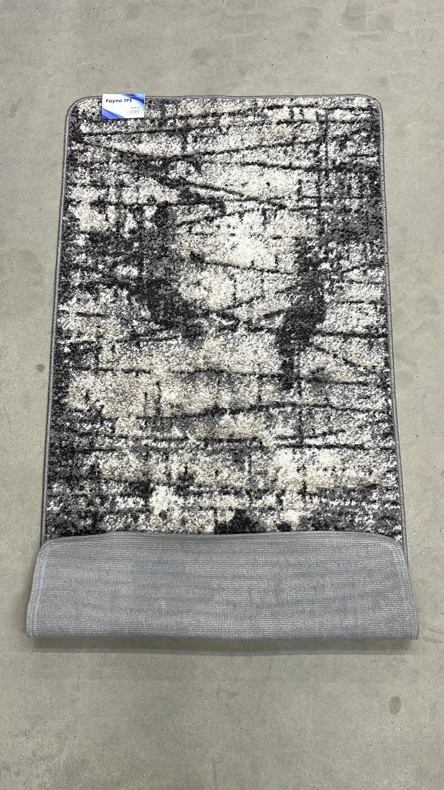 Covor gri modern pentru living cu textura premium si backing antiderapant