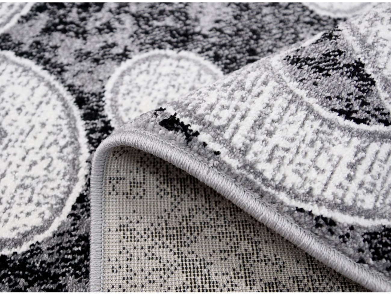 Spate covor oval gri alb din polipropilena rezistent pentru living