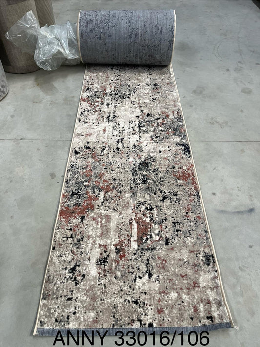 Traversa crem cu accente gri si caramiziu stil modern pentru interior elegant
