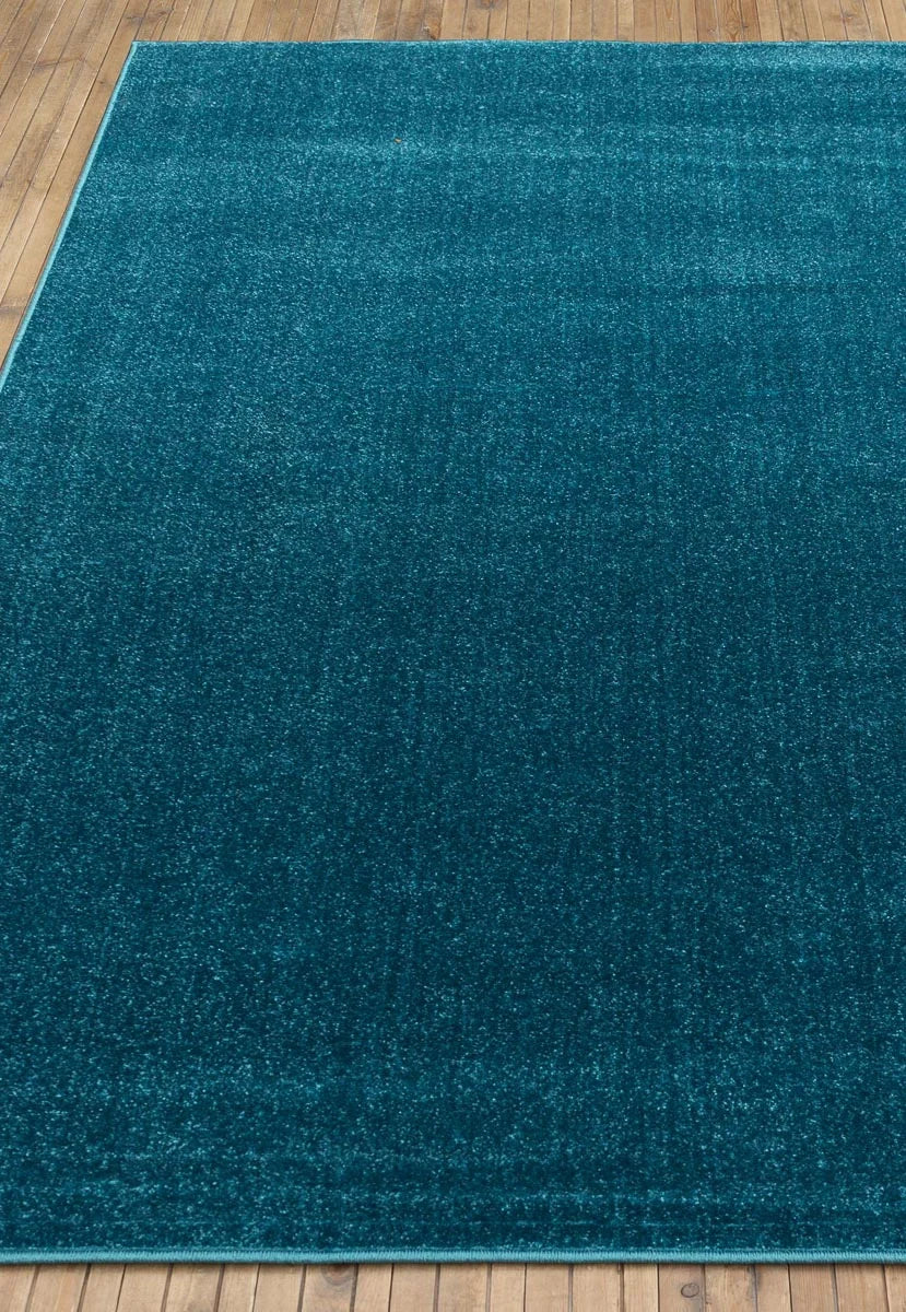 Covor albastru gros si rezistent, detalii material premium, covor living confortabil si durabil