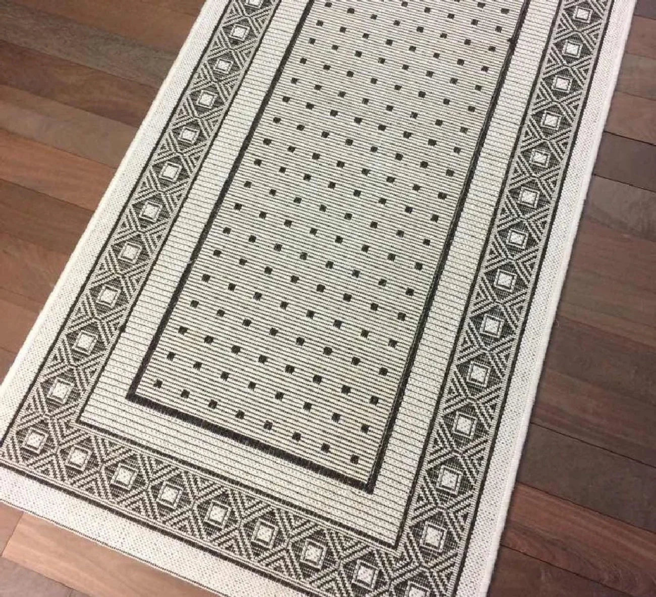 Covor bucatarie crem maro model decorativ cu design modern usor de intretinut