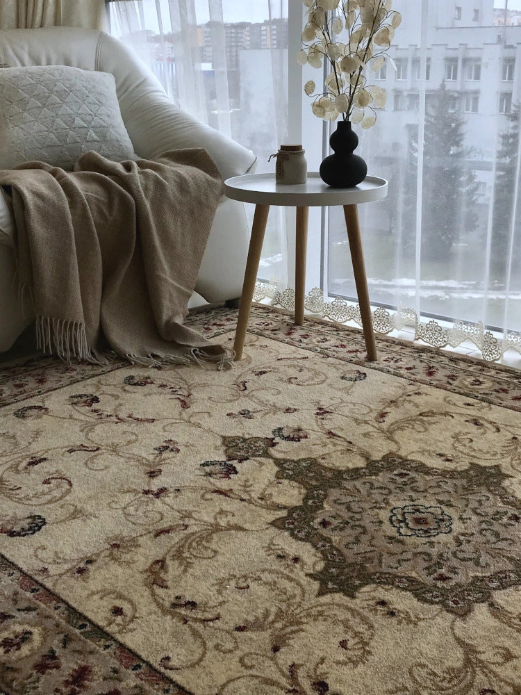 Covor clasic bej integrat într-un decor elegant de interior