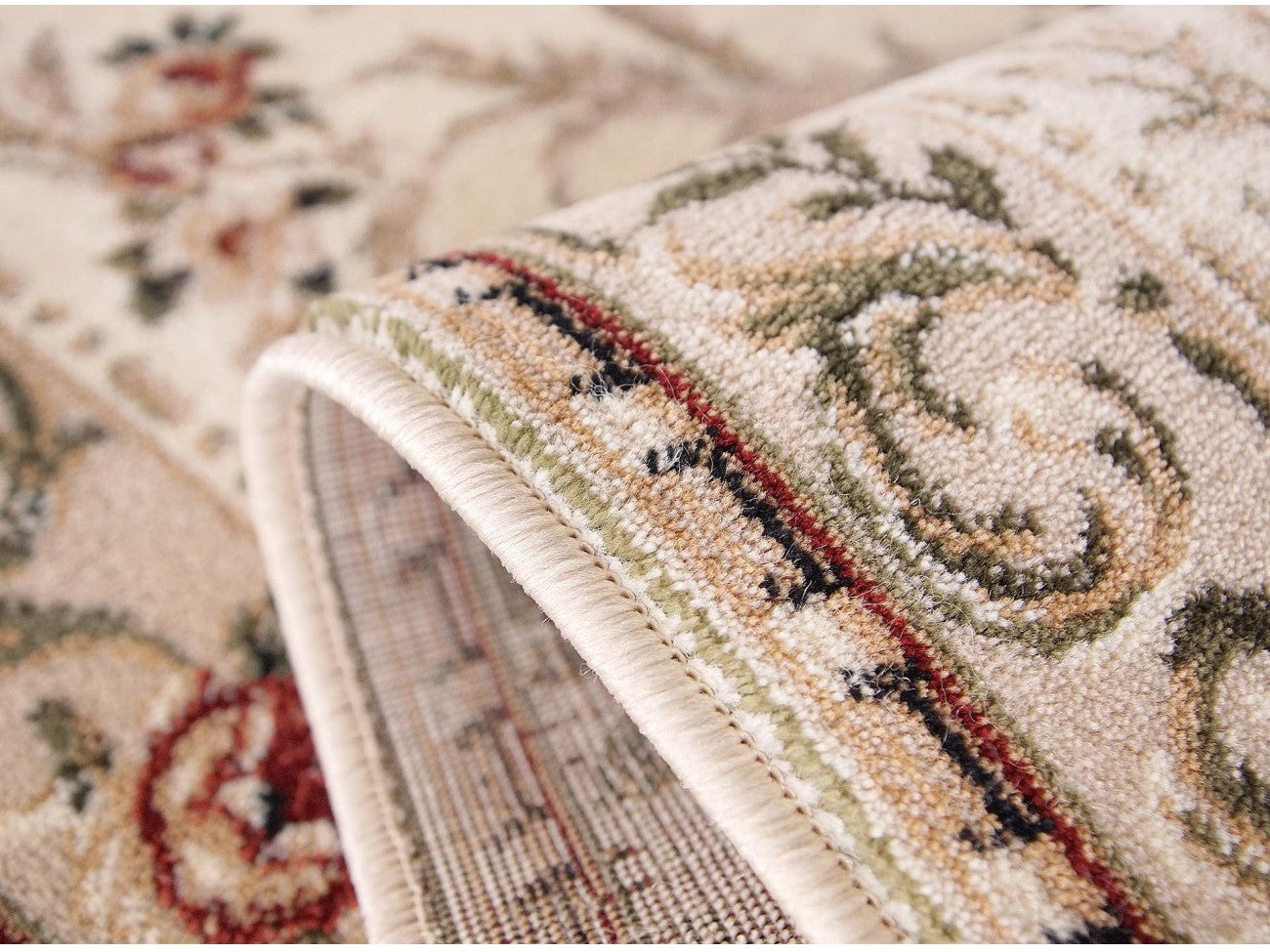 Grosime covor clasic floral crem bej, material confortabil si rezistent