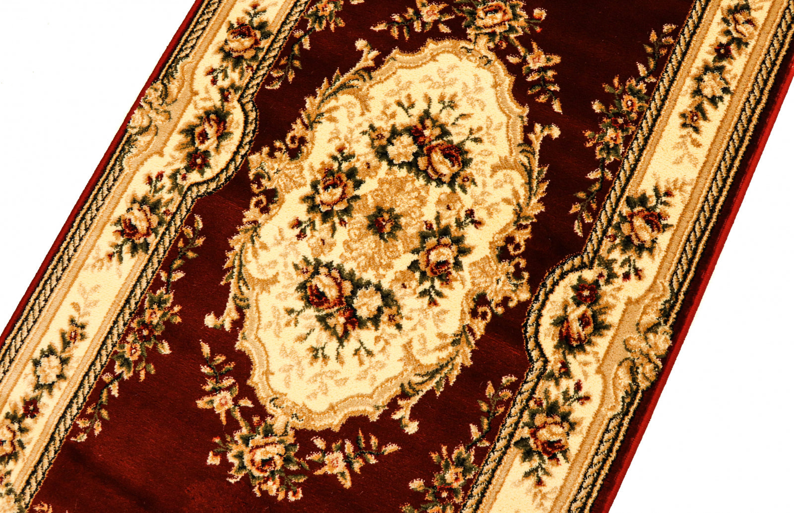 Detaliu covor clasic floral grena, cu motive traditionale bine definite