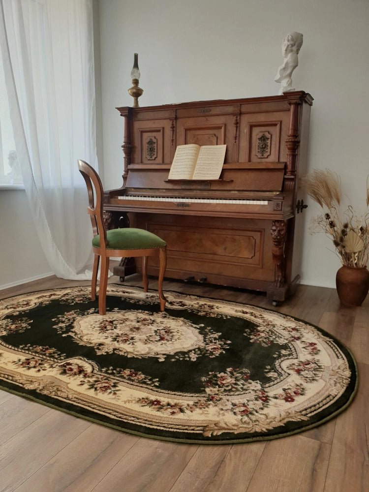 Covor clasic floral oval verde pentru living, ideal pentru un interior elegant si cald