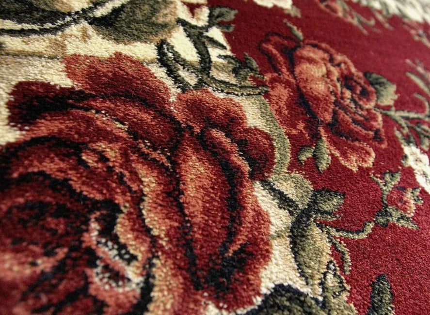 Detaliu covor clasic floral rotund grena cu motive florale elegante