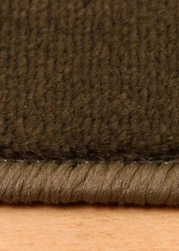 Textura si margine covor clasic floral verde cu finisaj atent