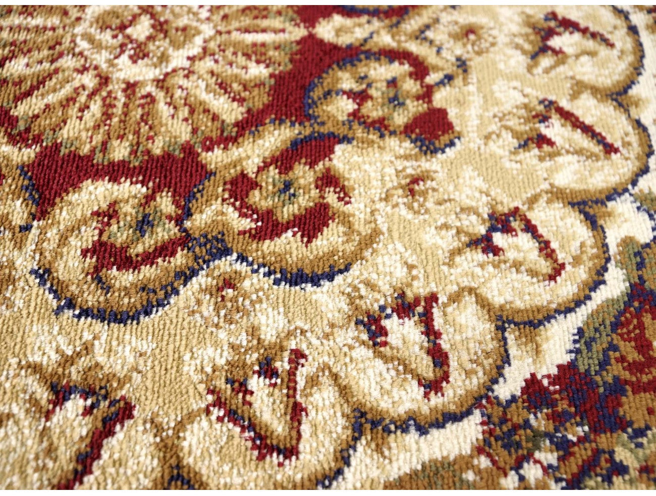 covor-clasic-grena-detaliu-model-ornamental