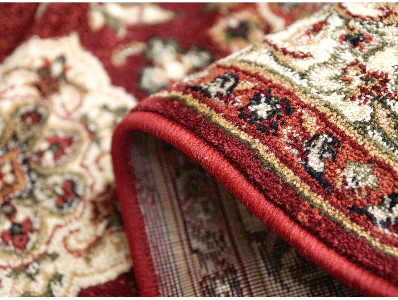 Grosime covor clasic grena, material confortabil si rezistent