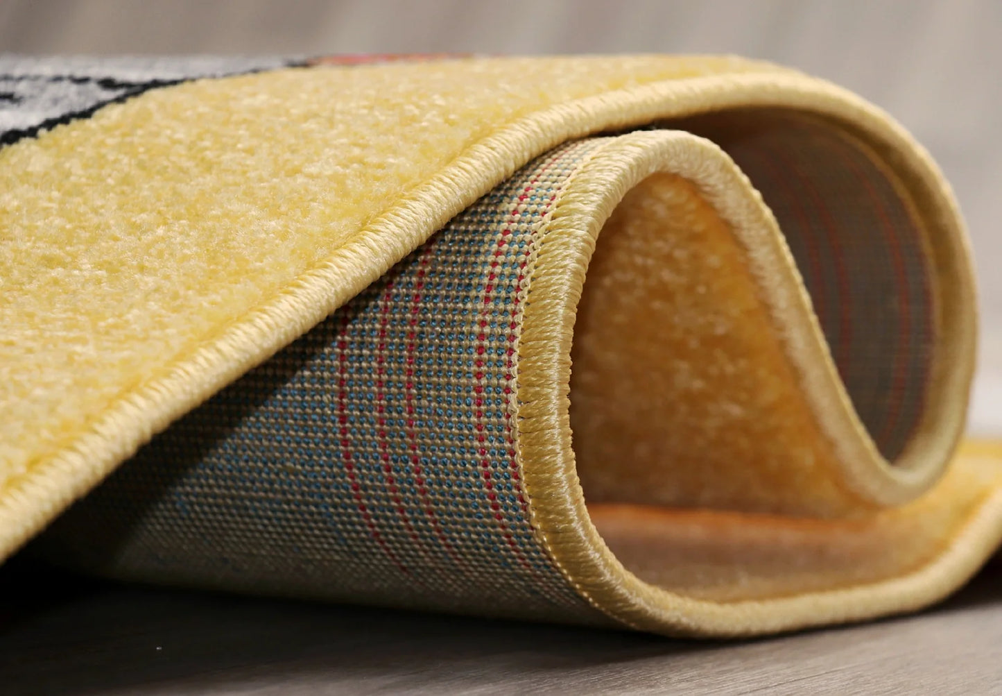 Covor copii galben gros si rezistent, material de calitate pentru camera copiilor si zona de joaca