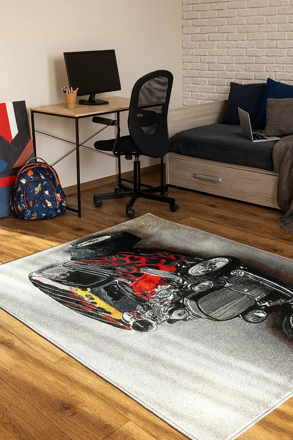 covor copii cu masina racing ideal pentru decor modern si camera baieti pasionati de masini