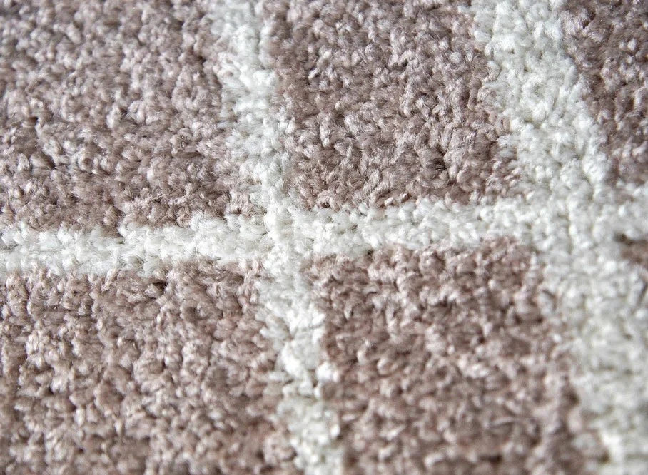 Detaliu textura covor crem antiderapant pentru living, moale si confortabil la atingere