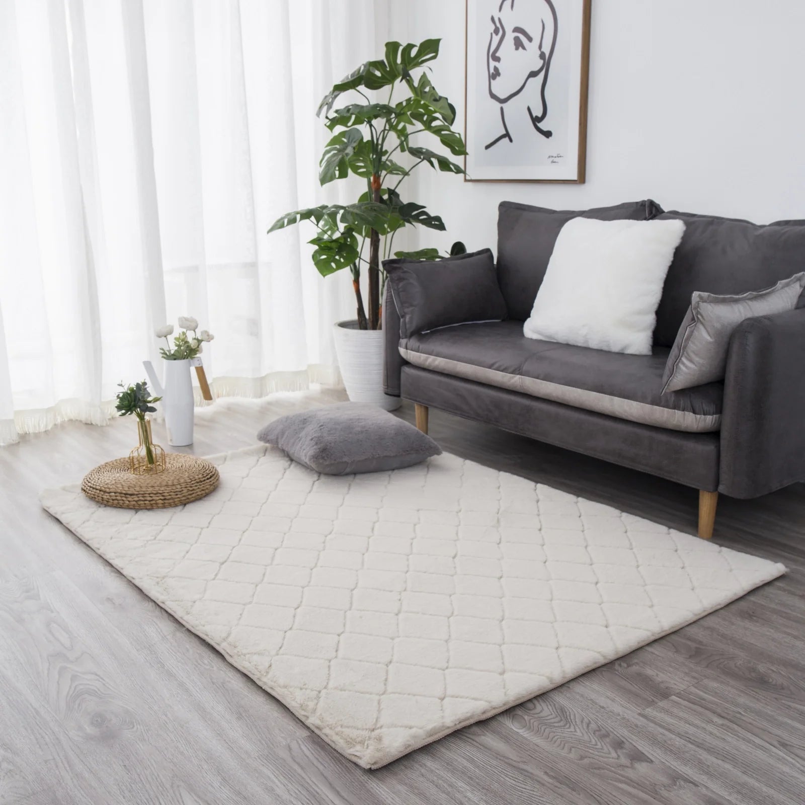 Covor crem pufos model grofat pentru living, design modern si elegant, ideal pentru decor confortabil