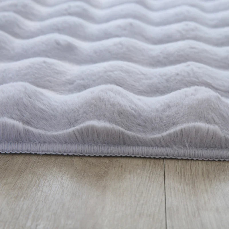 Covor gri pufos cu efect 3D, gros si confortabil, ideal pentru living sau dormitor