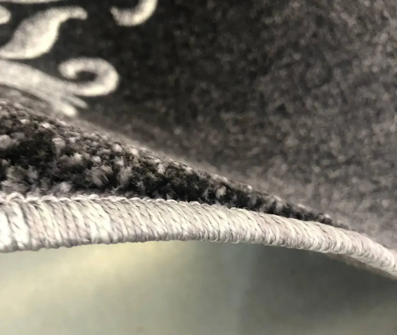 Textura plusata covor gri moale si confortabil rezistent la trafic zilnic