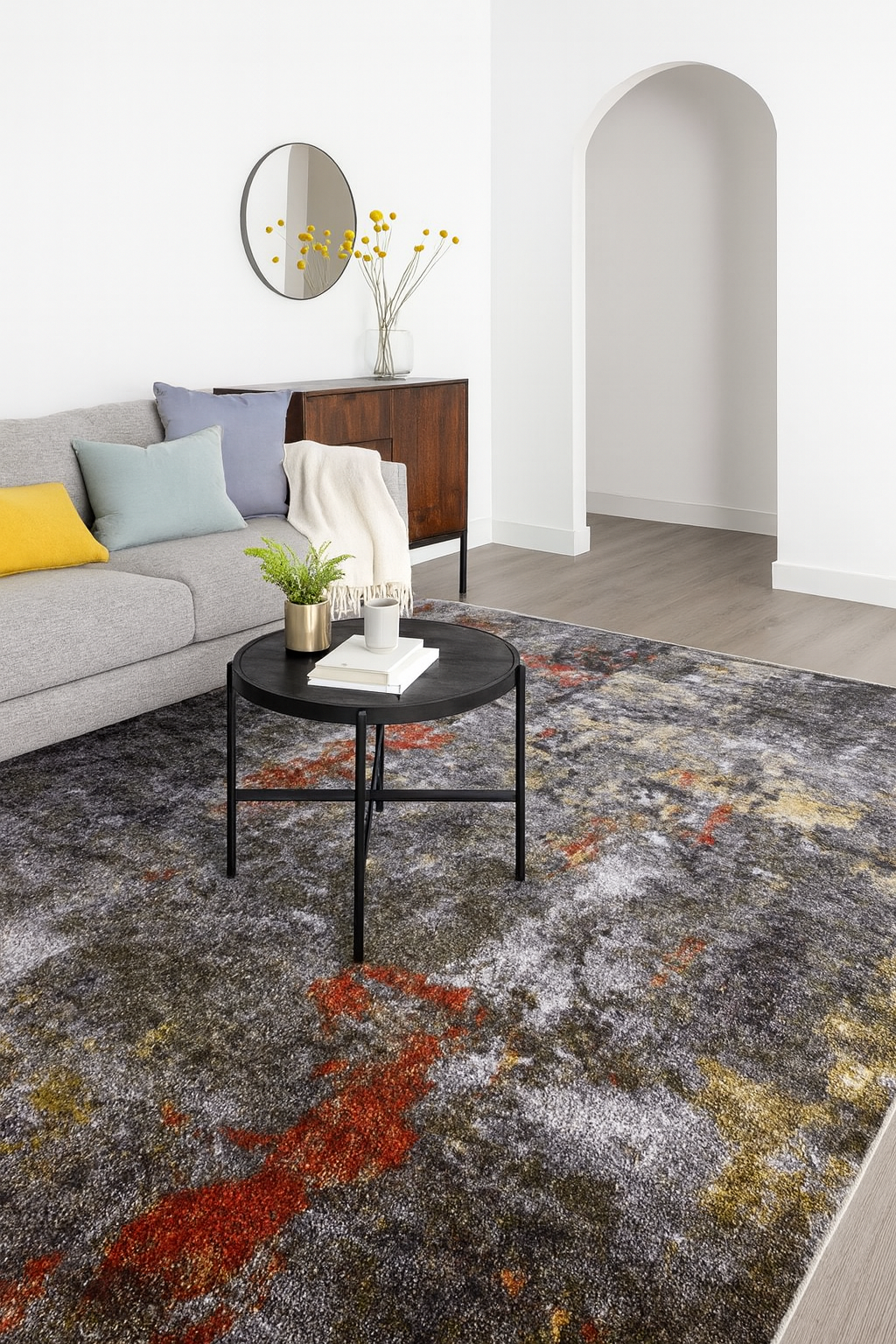 Covor living modern abstract în nuanțe gri și portocaliu, ideal pentru decor modern