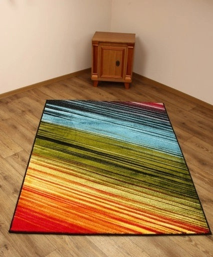 covor living modern colorat cu linii abstracte intr-un living elegant ideal pentru amenajare moderna