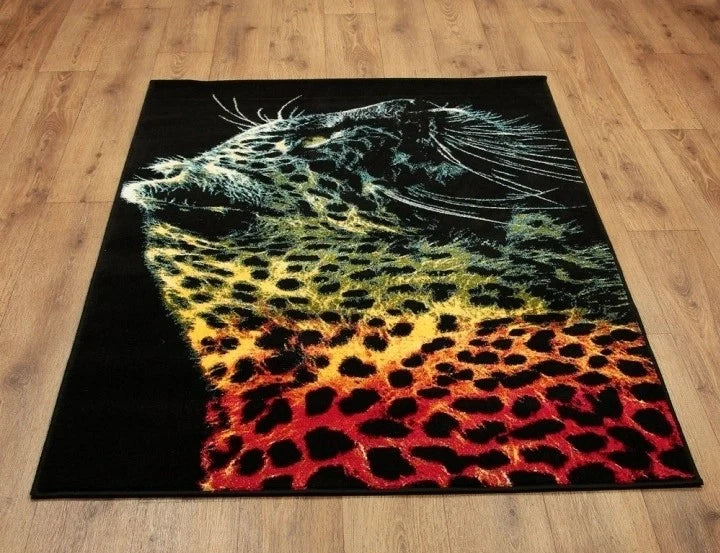 Covor living negru cu model leopard modern și culori intense pentru decor elegant