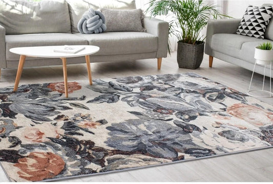 Covor modern floral gri crem cu accente teracota asezat in living, design elegant si atmosfera contemporana