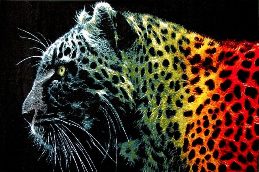 Covor modern pentru living cu leopard și design animal print colorat