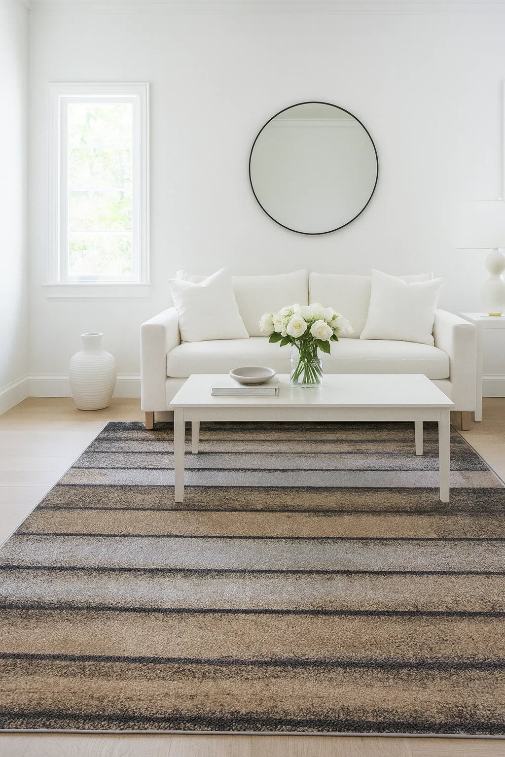 Covor modern pentru living cu dungi bej, design elegant si confortabil, potrivit pentru decor contemporan