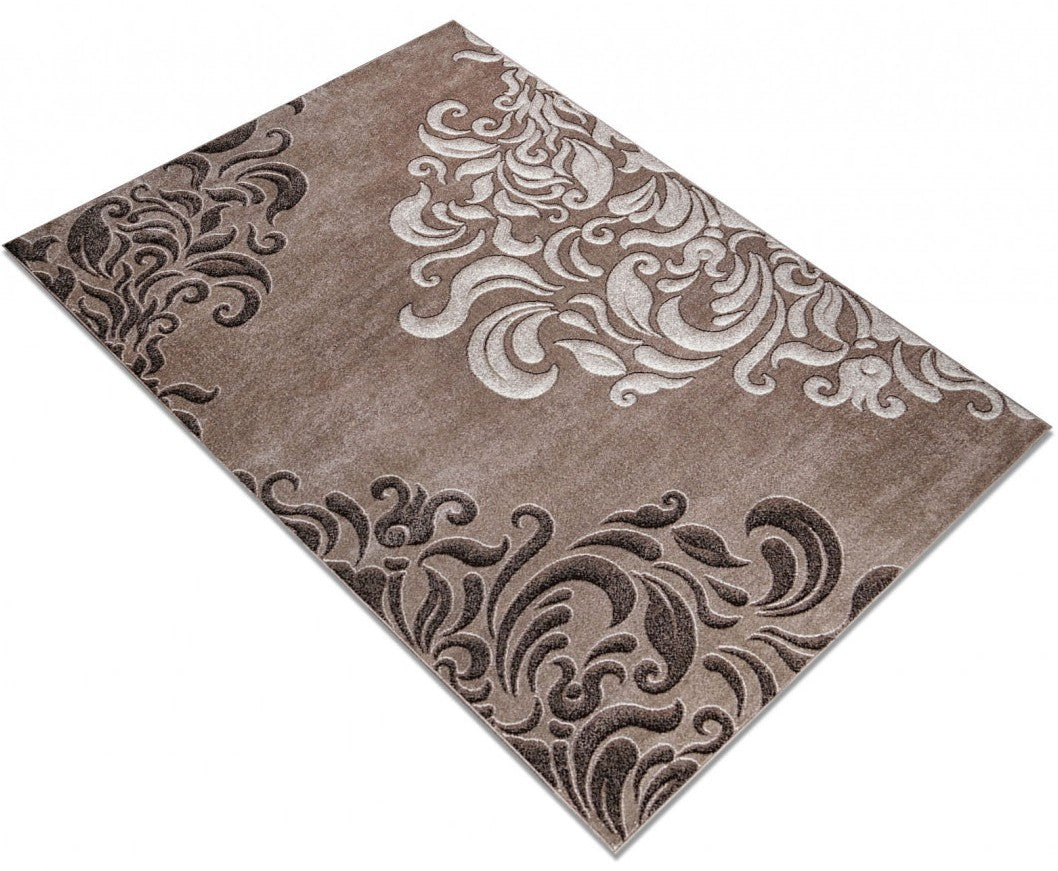 Covor maro modern cu design abstract prezentat din unghi evidentiind forma si textura