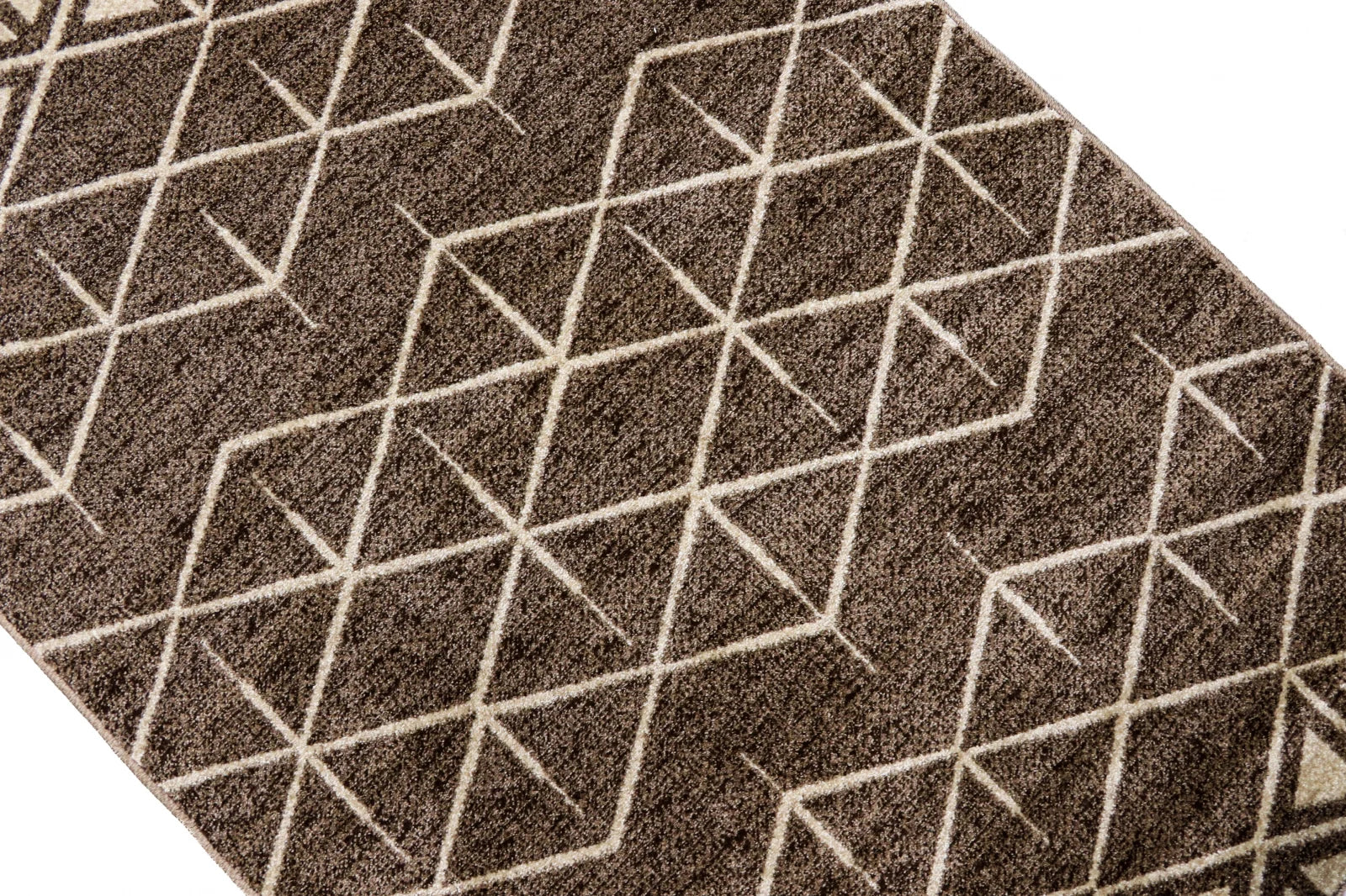 Covor modern maro deschis cu design geometric si linii elegante