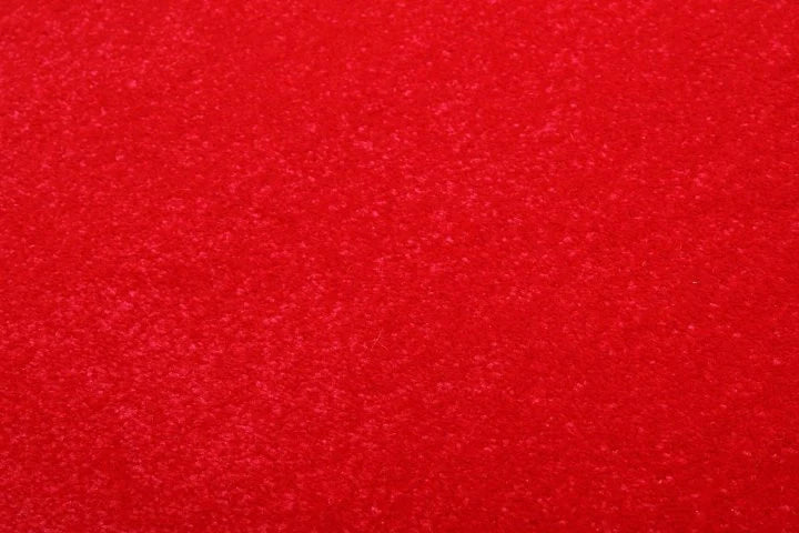Textura moale pentru covor modern rosu, confortabil si placut la atingere