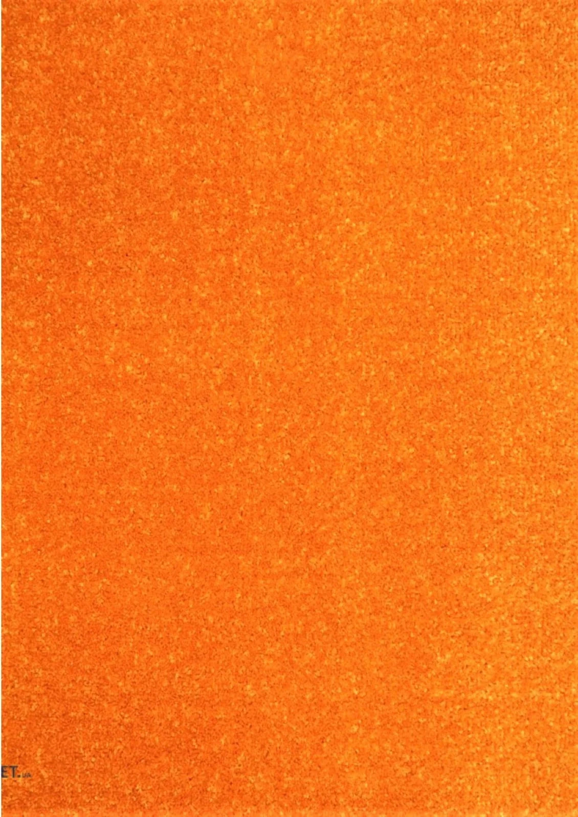 Detaliu covor portocaliu textura moale si fina, covor modern pentru living si dormitor, rezistent si usor de intretinut
