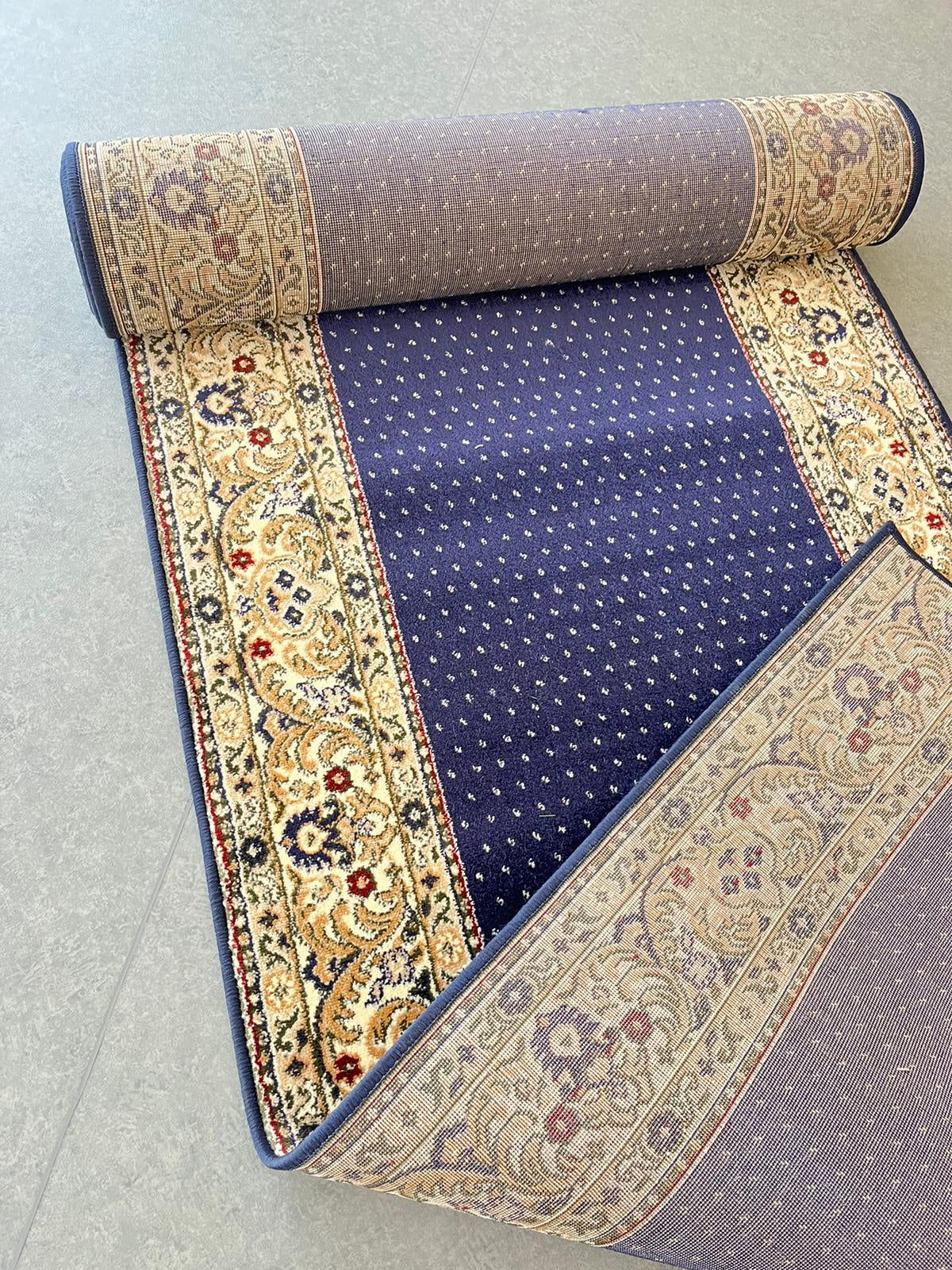 Covor traversa bleumarin traditional festonat potrivit pentru biserica si sali evenimente