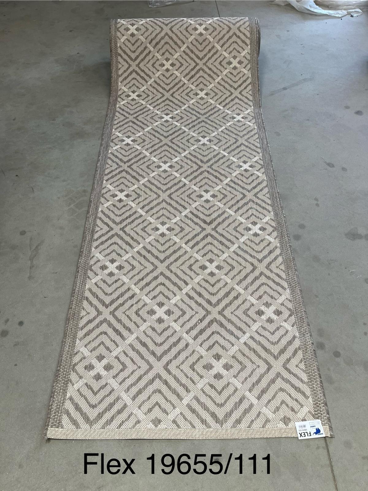 Covor traversa crem pentru bucatarie, design elegant si baza antialunecare pentru siguranta sporita