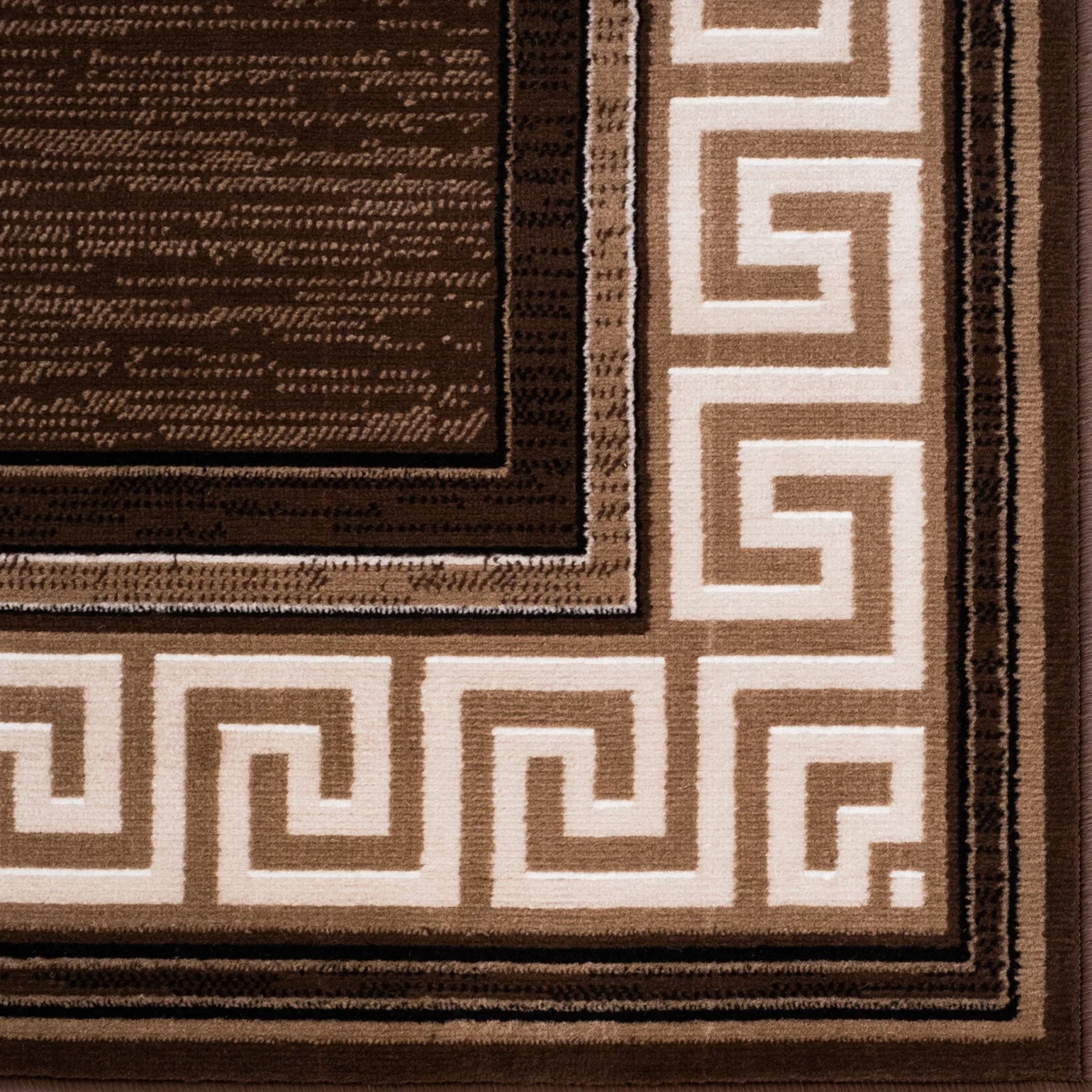 detaliu-chenar-geometric-covor-modern-maro