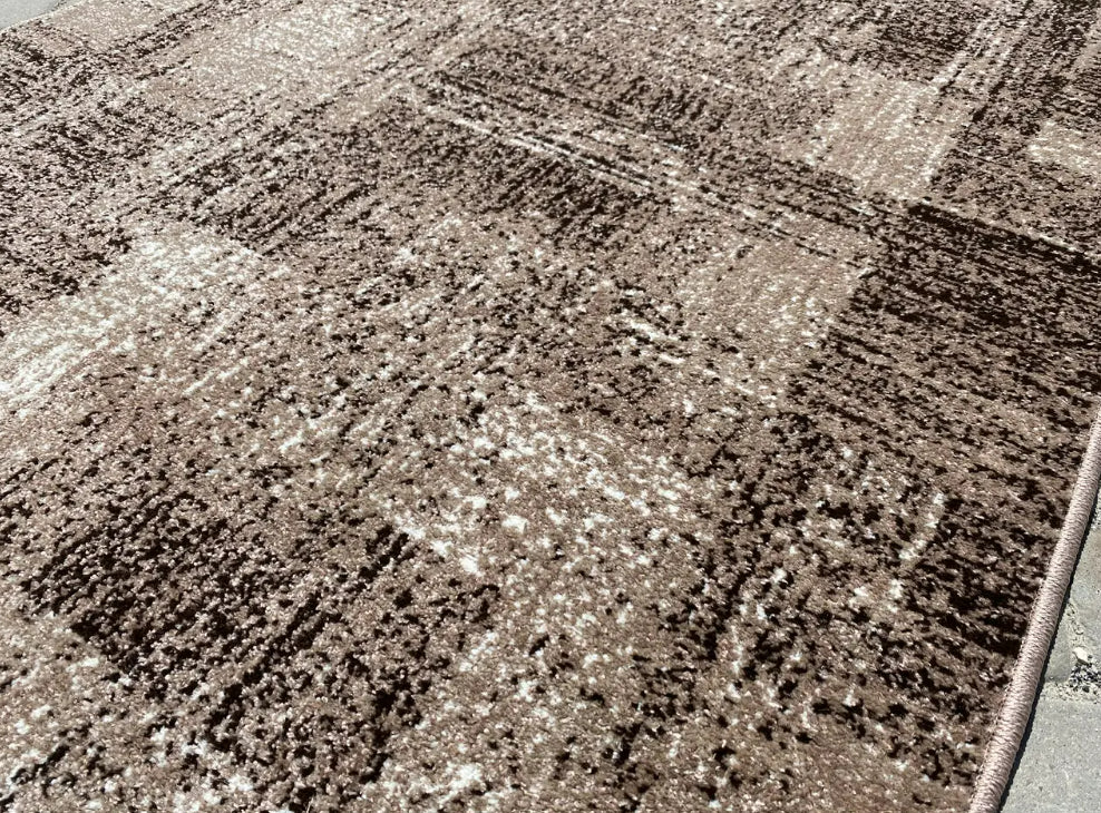 Detaliu covor maro cu textura structurata si fir dens