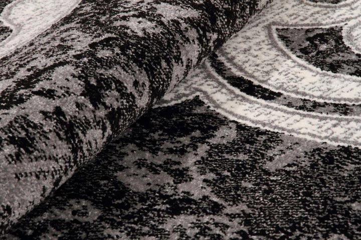 Detaliu covor oval gri alb textura fir scurt dens si confortabil