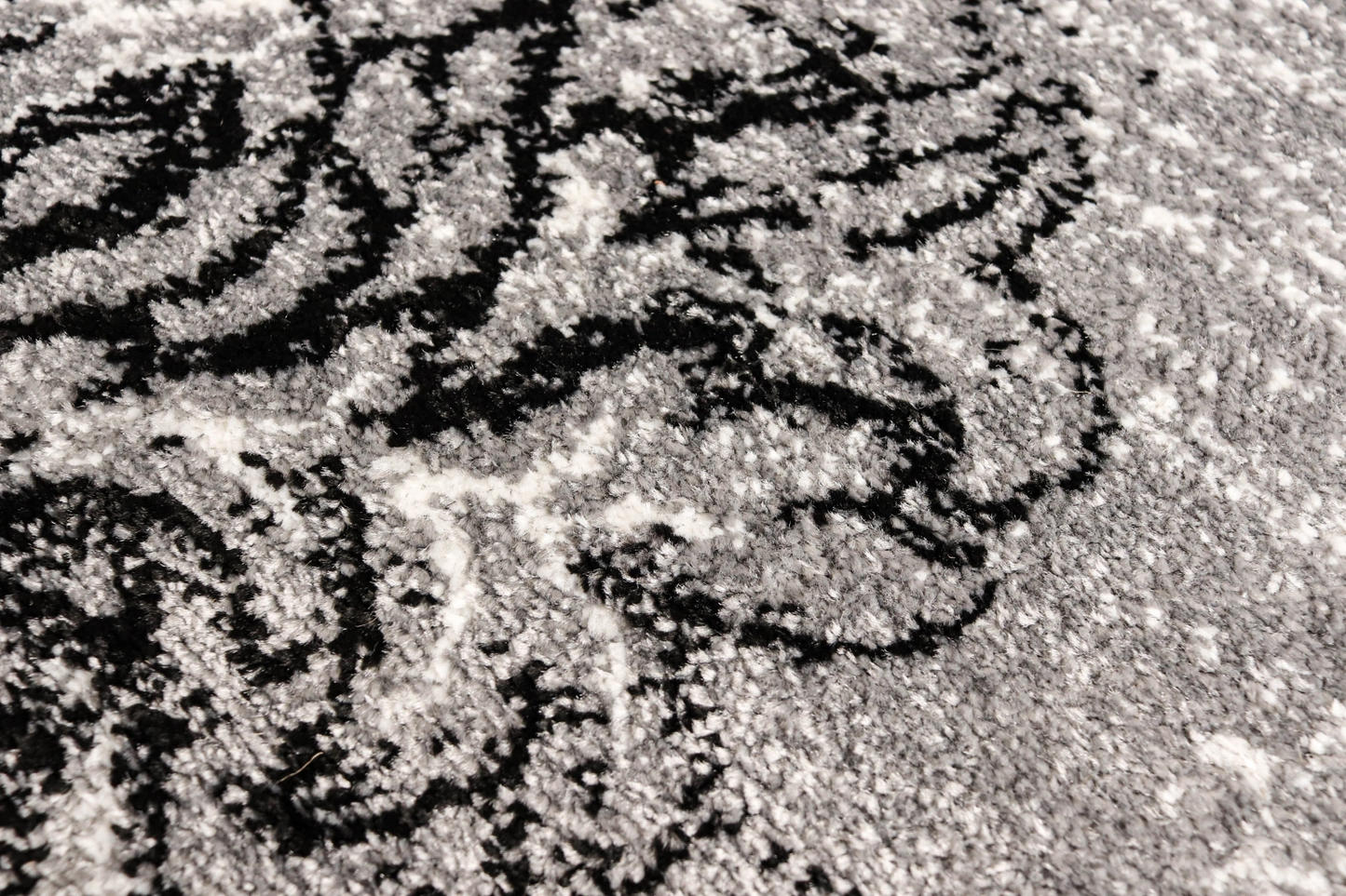 Detaliu covor oval gri textura fir scurt dens si durabil
