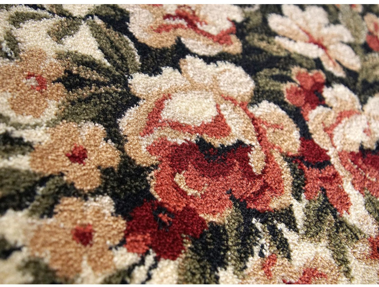 Detaliu margine covor clasic floral grena
