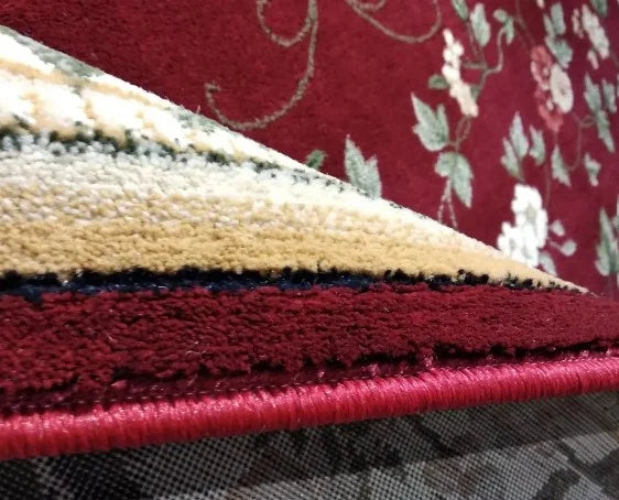 Detaliu material covor clasic floral grena