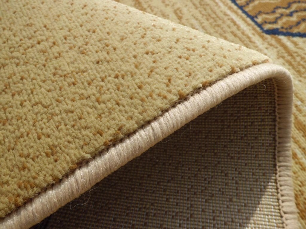 Detaliu material covor modern geometric, culoare bej