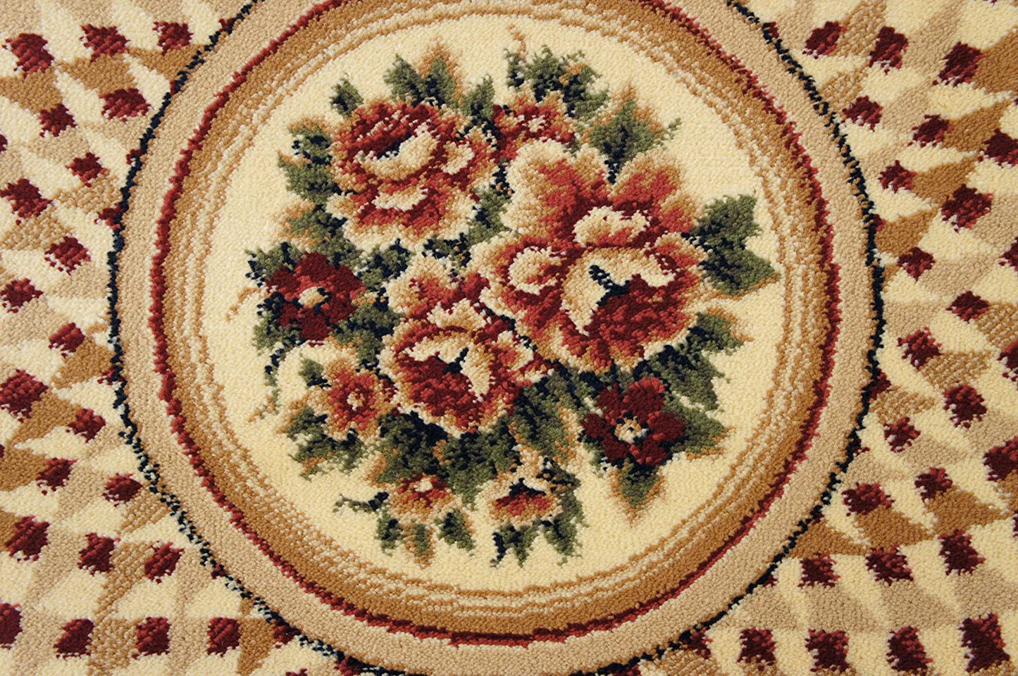 Detaliu medalion floral pe covor clasic grena