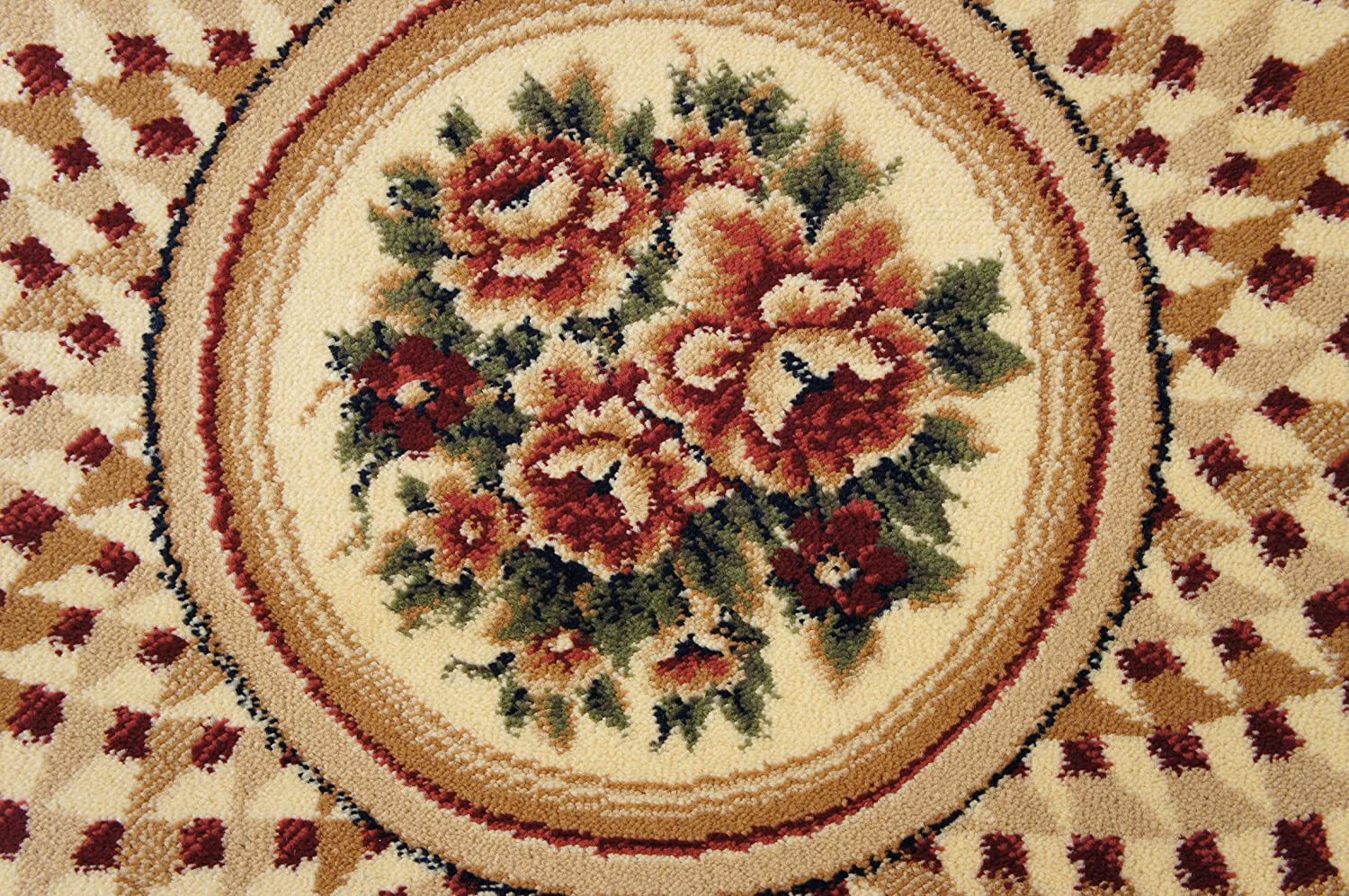 Detaliu medalion floral pe covor clasic grena