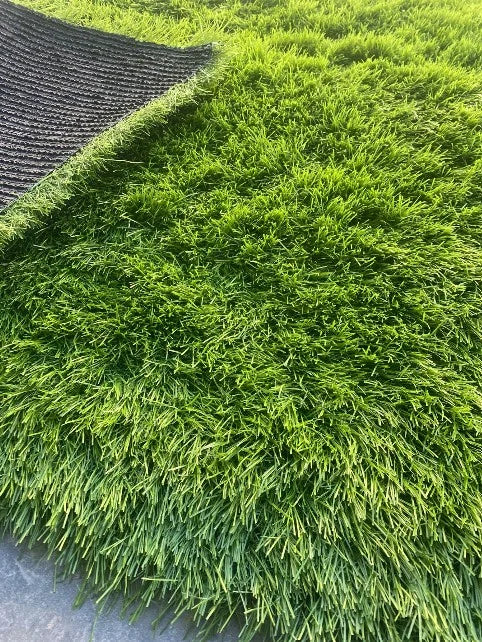 Gazon artificial 40 mm verde natural pentru gradina terasa balcon si curte
