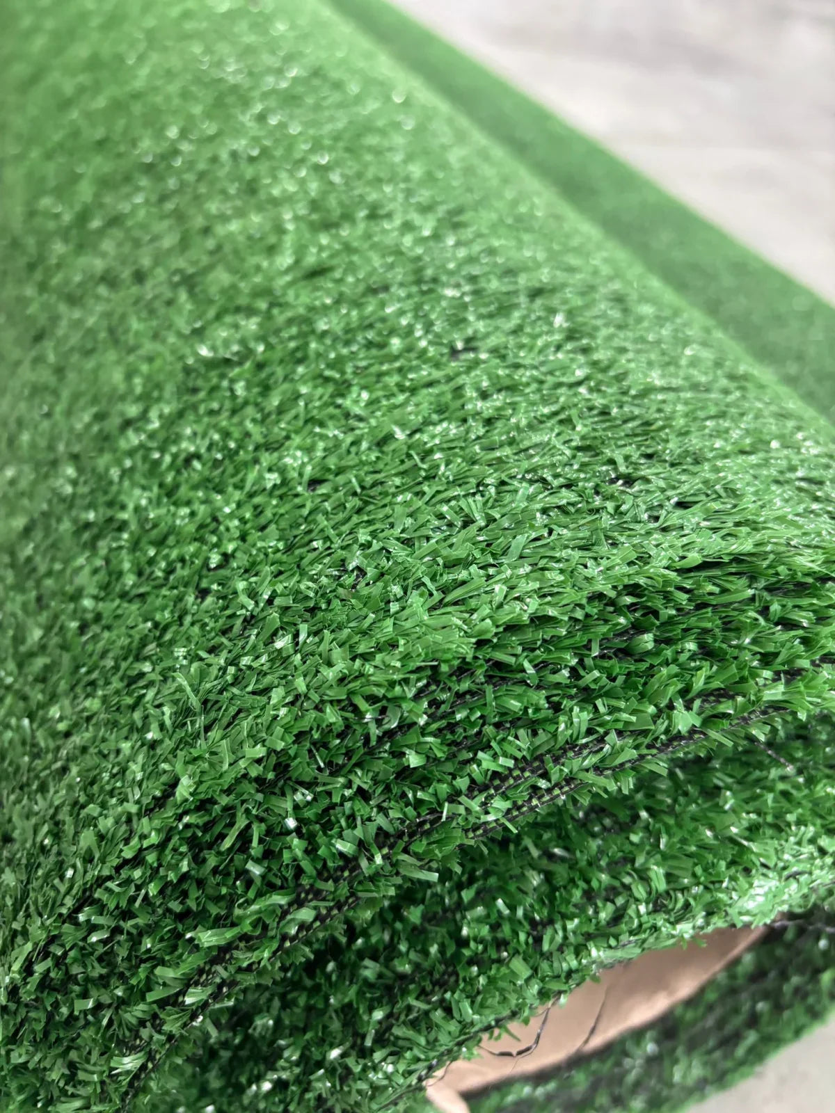 textura gazon artificial verde 7 mm gazon sintetic decorativ pentru balcon si terasa