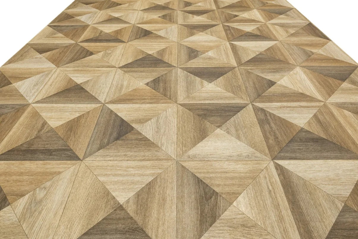 Detaliu linoleum bej maro cu textura lemn si model geometric elegant