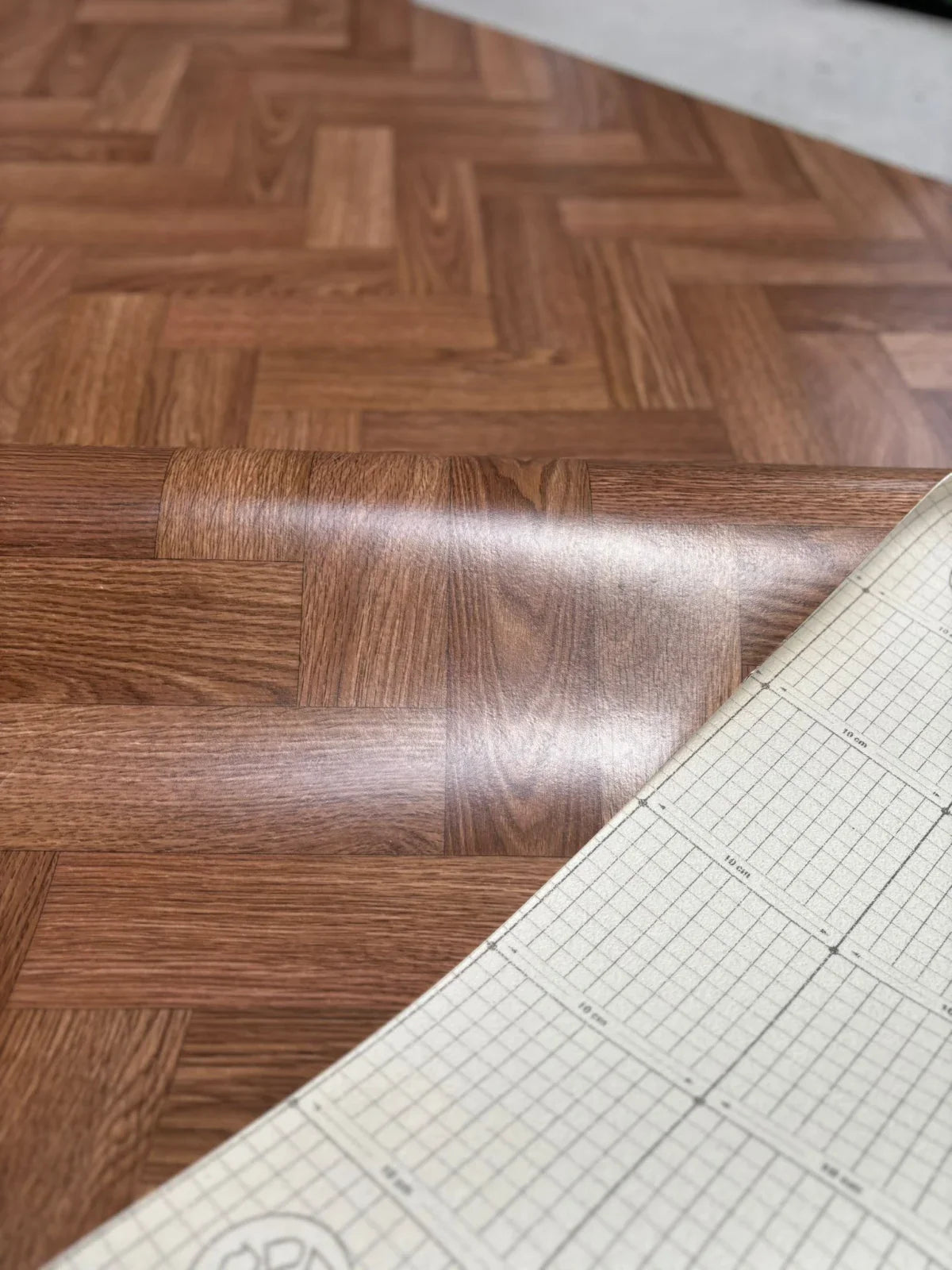 Linoleum maro flexibil la rola, ideal pentru bucatarie si living