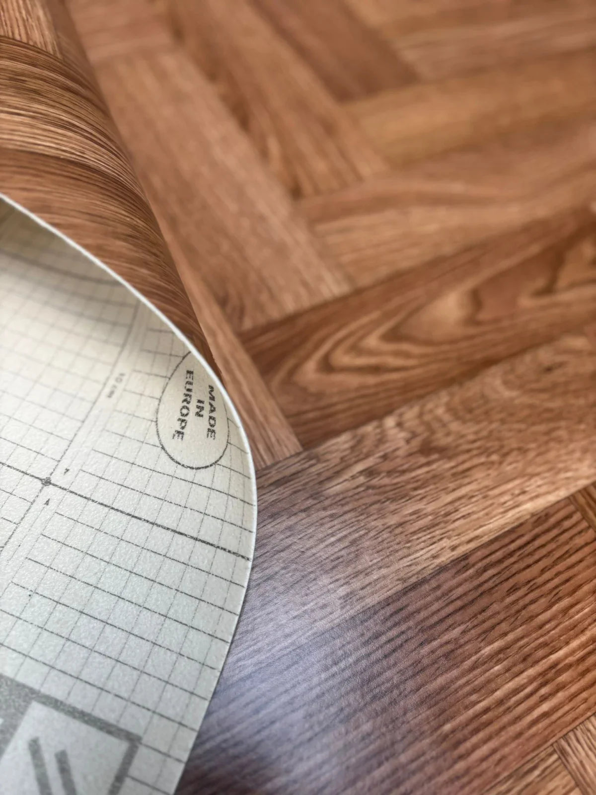 Linoleum maro model parchet modern, design clasic si usor de intretinut
