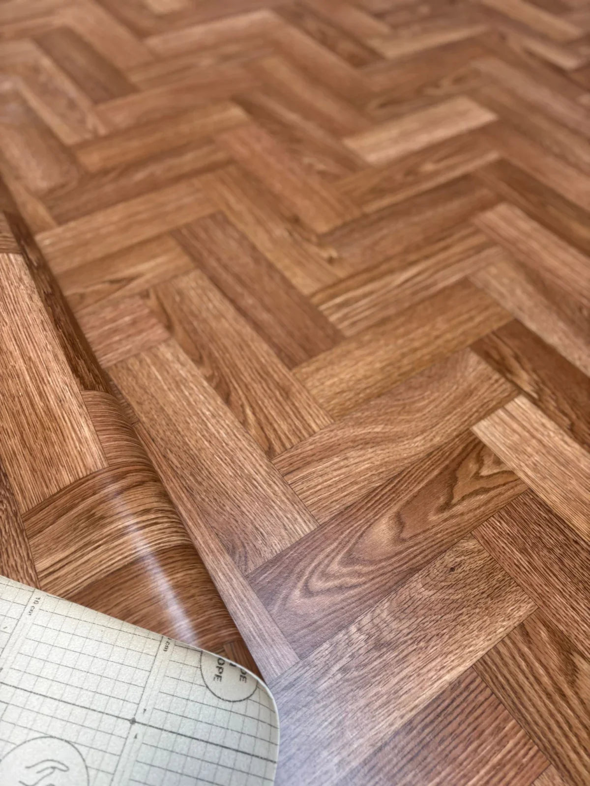 Linoleum maro la rola model parchet, pardoseala durabila si usor de montat