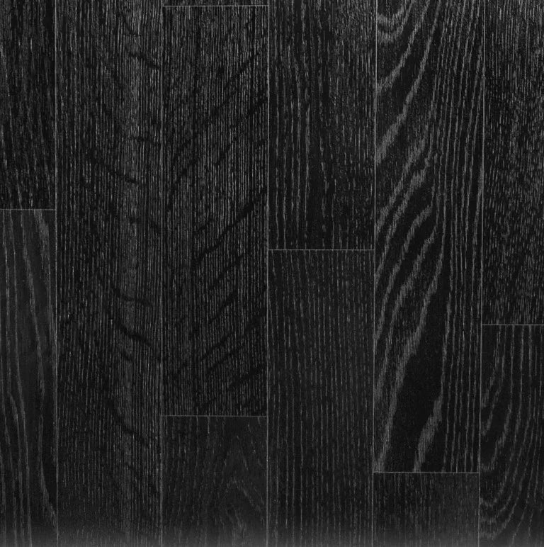 Detaliu linoleum negru cu textura lemn, design modern si aspect premium