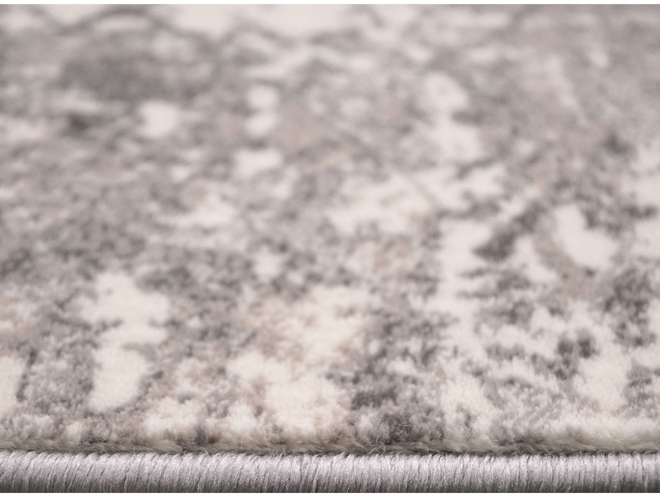 Margine finisata si profil lateral la covor modern gri bej, material flexibil si usor de asezat