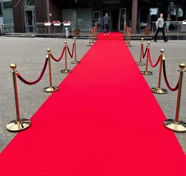 mocheta expo rosie folosita pentru culoar acces la evenimente si prezentari